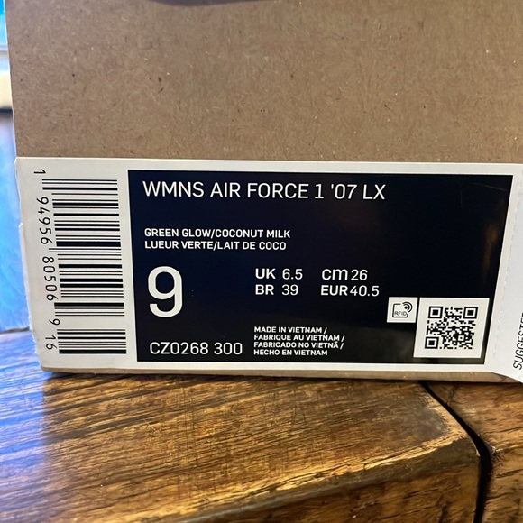 Nike - women’s Air Force 1 ‘07 lx green glow coconut milk size 9 nwt box - Picture 2 of 7